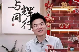 跨界联动！维尼修斯送詹姆斯球衣 后者回送签名一份